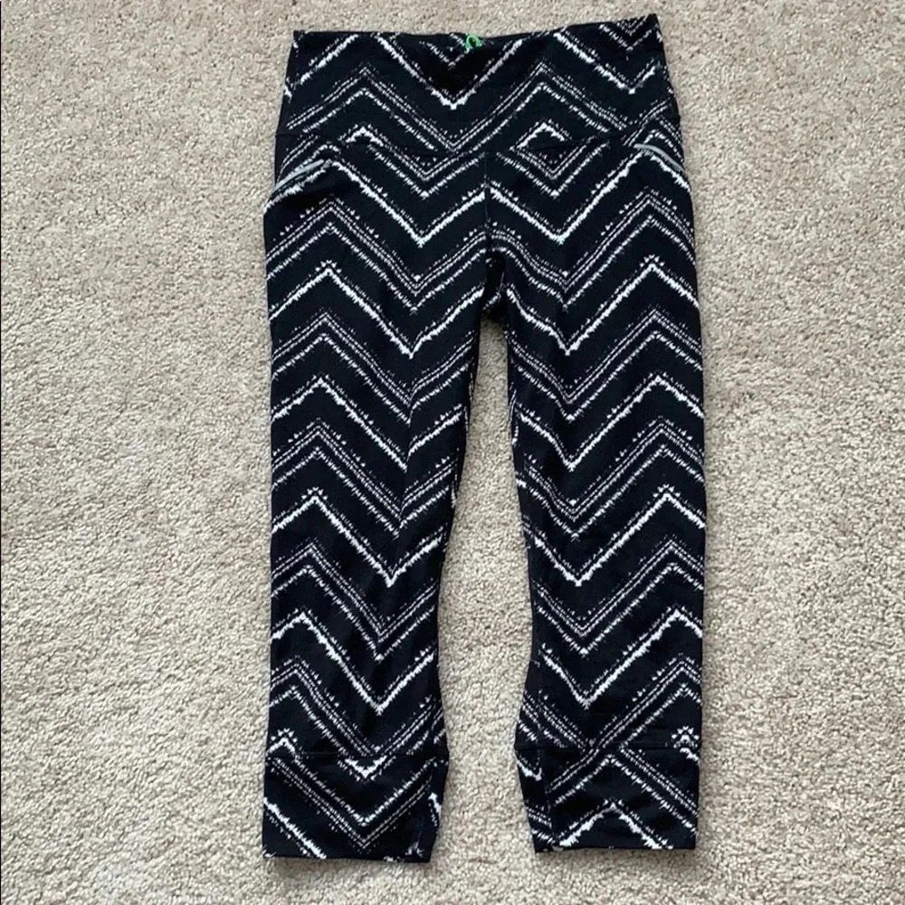 Athleta black and white capris sz xs